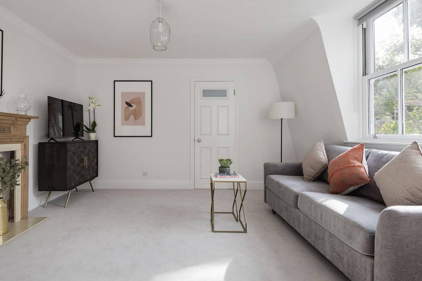 Entire apartment, The Wellington Suite next to Sloane Square in Kensington and Chelsea, London