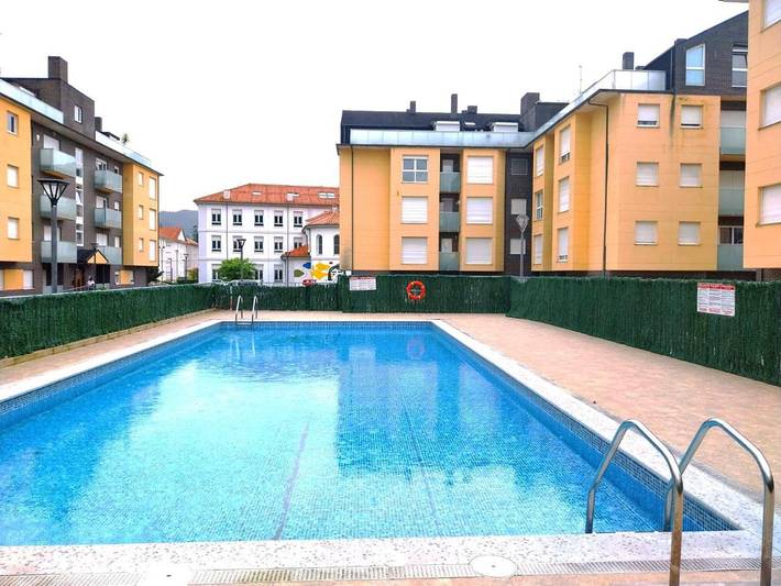 Apartamento para 4 personas, con Terraza además de Piscina y Vistas en Unquera