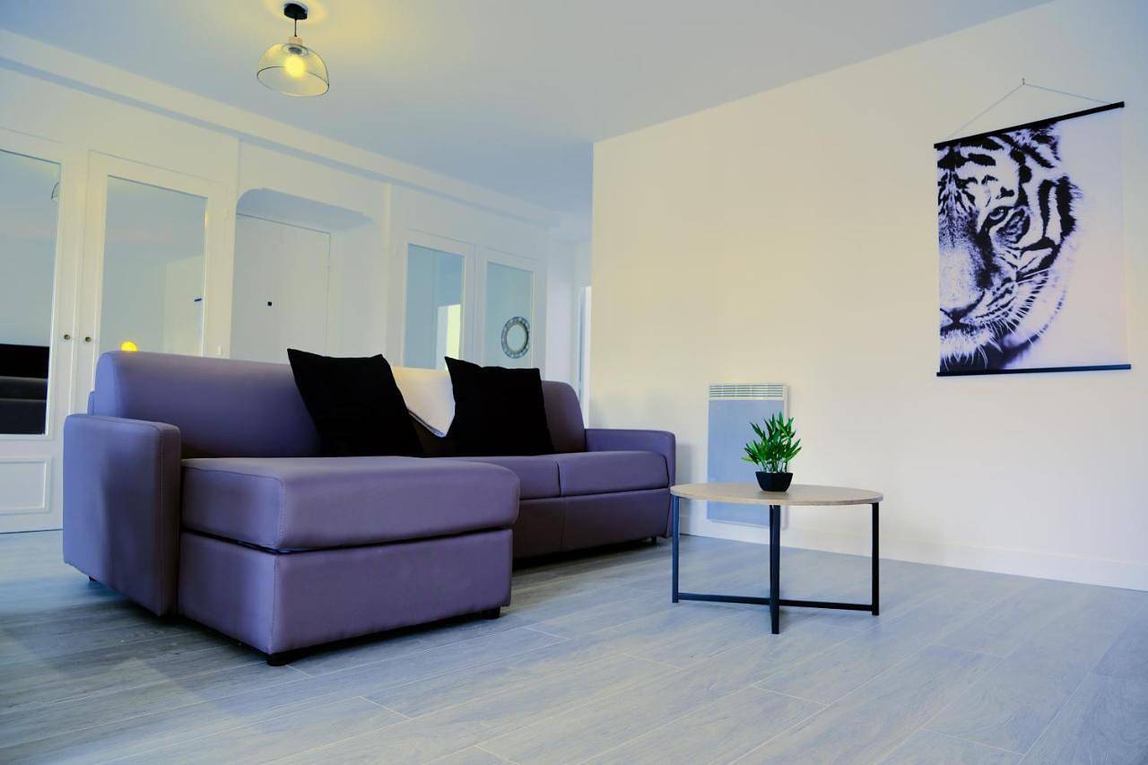 Appartement entier, Double Apparts - Spacieux 140 m2 - 4 Ch - Entrée autonome- 2 Parkings Privé Gratuit in Melun, Seine-et-Marne