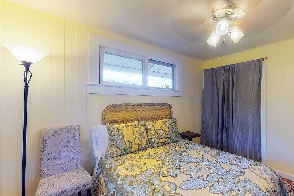 Landhaus mit W / D, Wifi, Holzböden. In der Nähe von Hilo & 4 Mile Scenic Drive in Papaikou, Hamakua