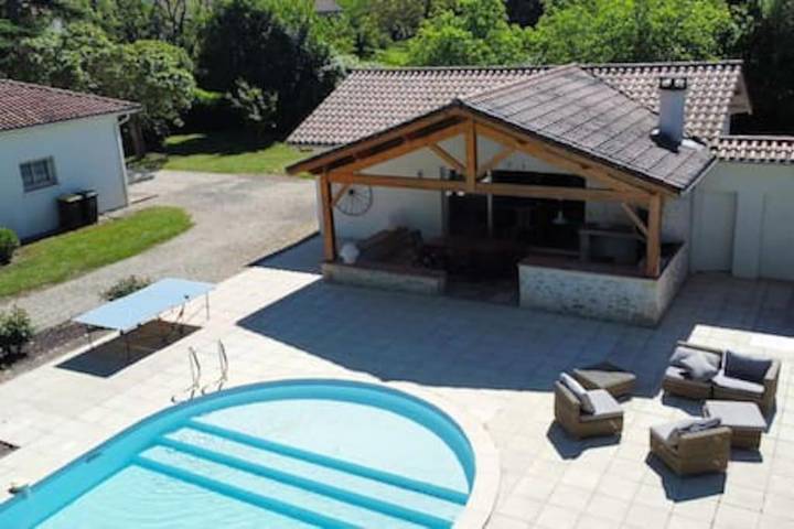 Location de vacances pour 4 personnes, avec Terrasse et Piscine à Brax