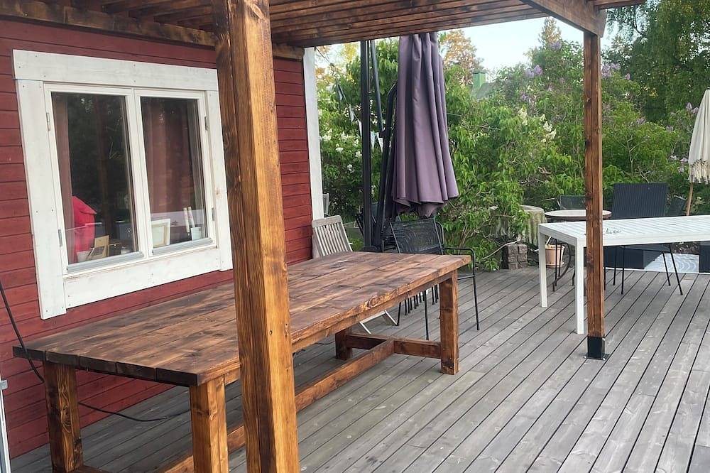 Cozy house from 1920, sea view and swimspa pool, pets allowed in Kummelnäs, Nacka