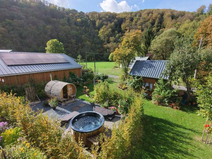 Ferienhaus für 4 Personen, mit Balkon und Whirlpool sowie Terrasse und Garten in Burg-Reuland