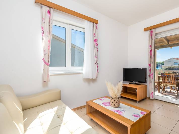 Ferienwohnung für 4 Personen, mit Balkon und Garten sowie Kinderpool auf Rab - 3