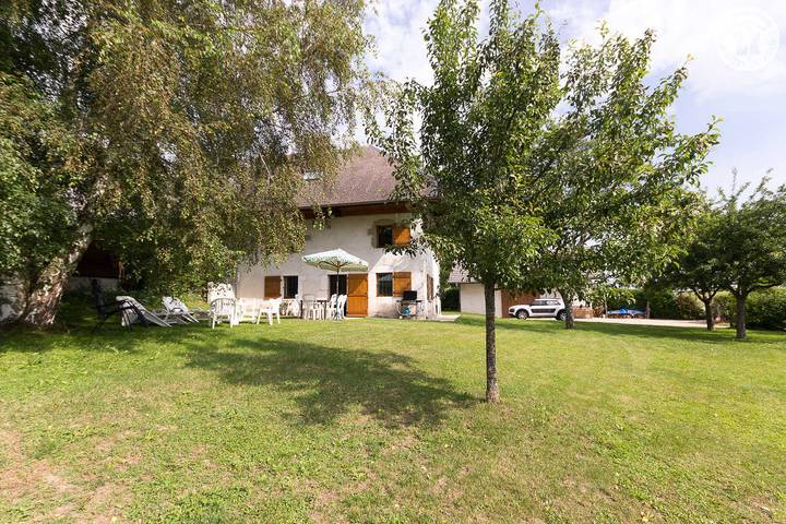 Gîte pour 8 personnes, avec Terrasse et Jardin dans Cessens