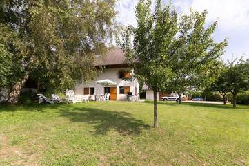 Gîte pour 8 personnes, avec terrasse et jardin dans Cessens