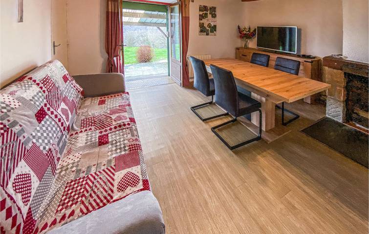 Location de vacances pour 4 personnes, avec terrasse dans le Cantal - 2