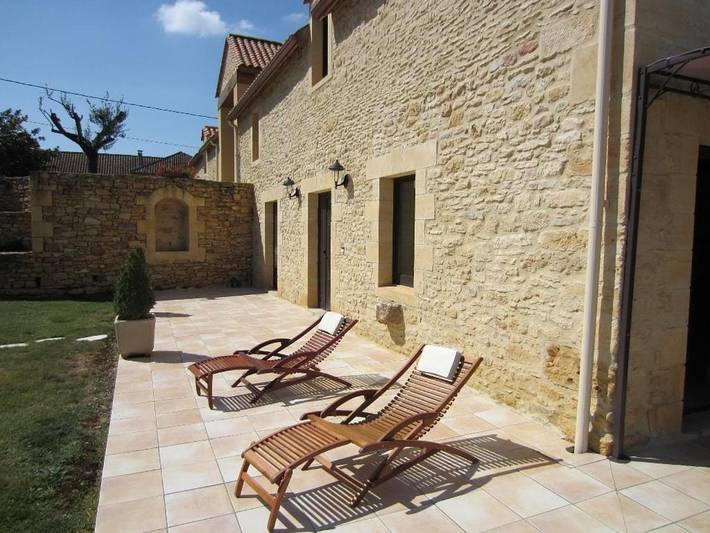 Appartement de vacances pour 6 personnes, avec terrasse et jardin ainsi que piscine et vue