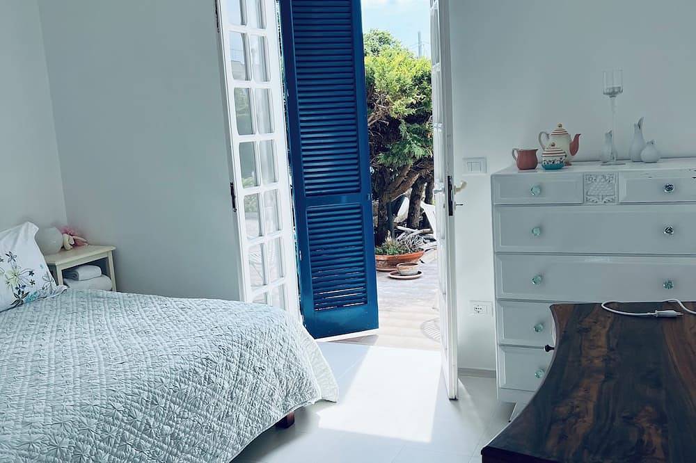 Sweet Dreams Villanova Gorgeous Beachfront Villa with incredible view of the sea in Marina di Ostuni, Salento