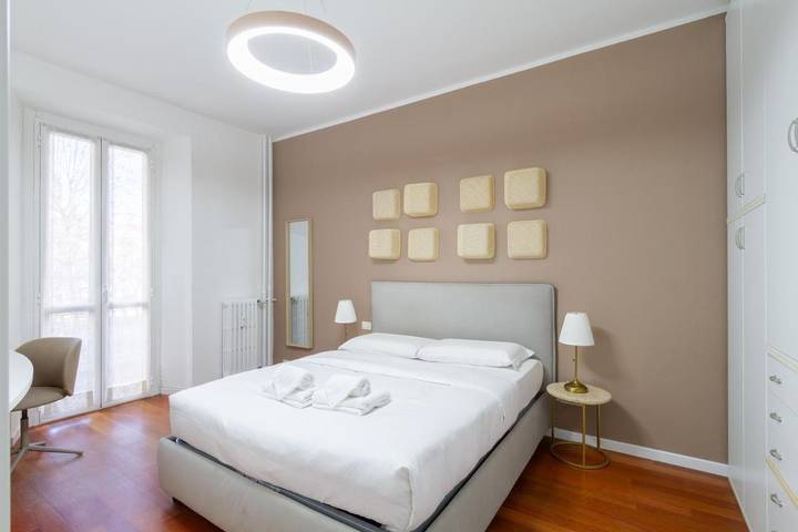 Ferienwohnung für 6 Personen, mit Balkon und Seeblick sowie Ausblick in Mailand