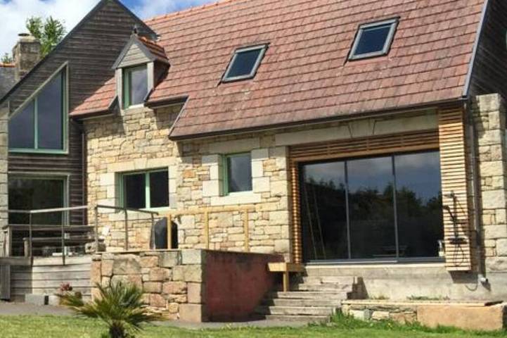 Villa pour 10 personnes, avec jacuzzi et jardin ainsi que terrasse et sauna, animaux acceptés à Perros-Guirec
