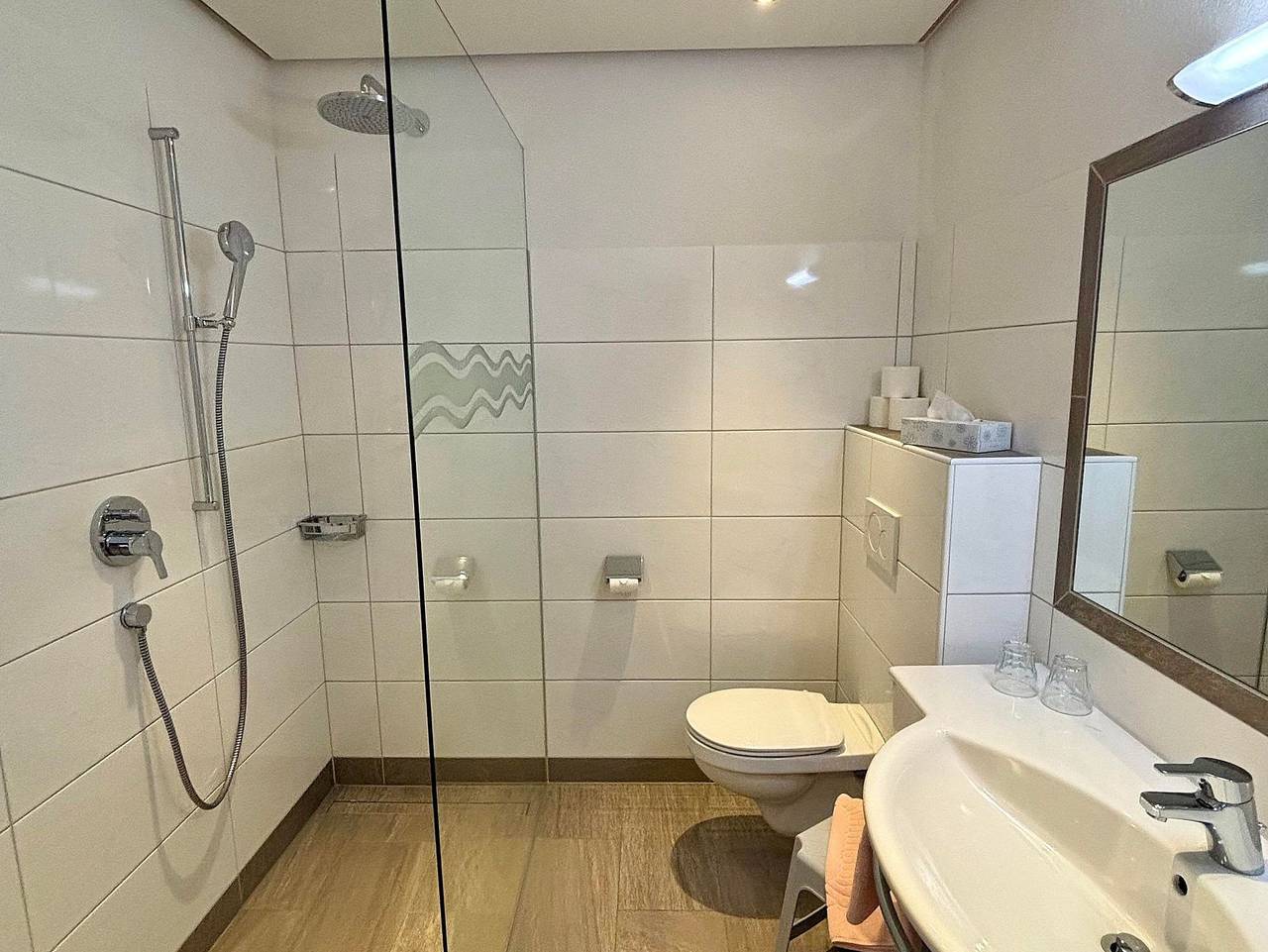 Hotel Garni Egerthof - Einzelzimmer mit Dusche oder Bad, Wc in Seefeld in Tirol, Innsbruck Land