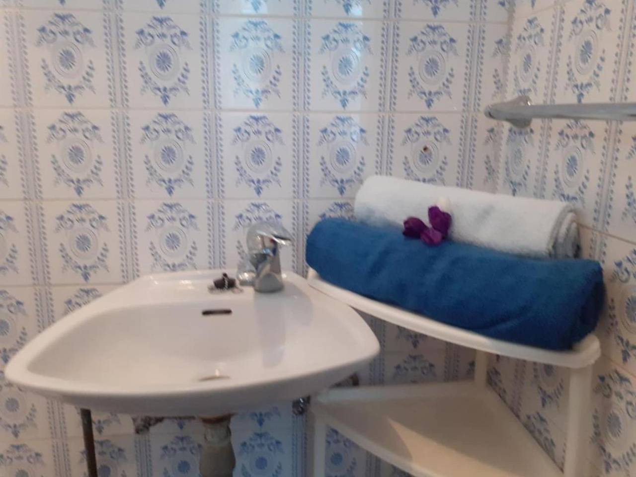 Ganze Wohnung, Guest House Green Corner Supetarska Draga - Triple Room with Terrace and Sea View in Supetarska Draga, Rab