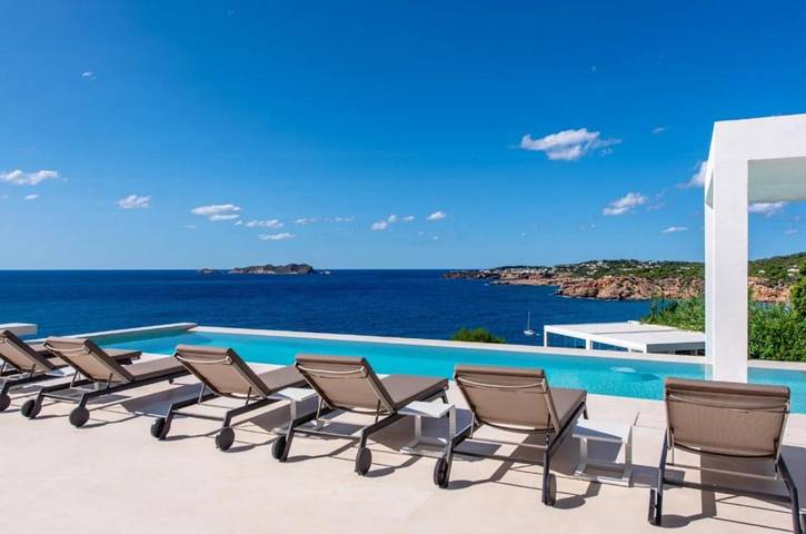 Chalet para 12 personas, con jardín además de jacuzzi y piscina en Cala Tarida