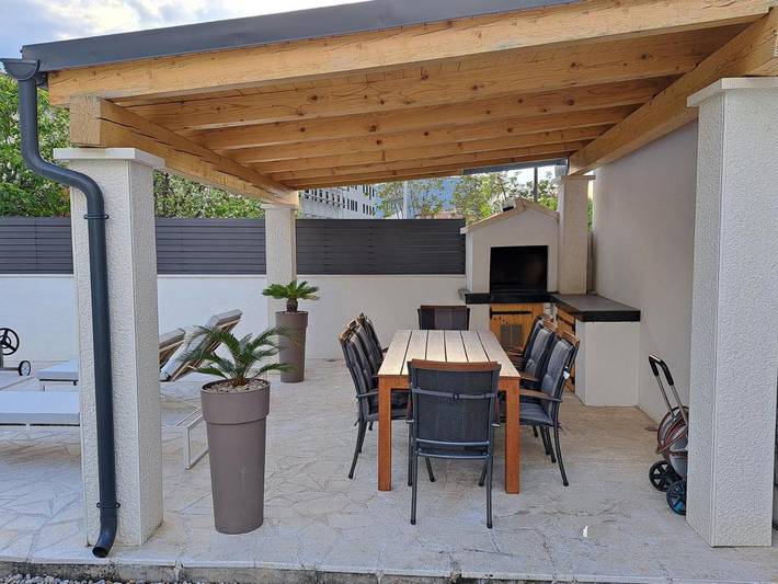 Villa pour 8 personnes, avec vue ainsi que jardin et piscine à Split - 2