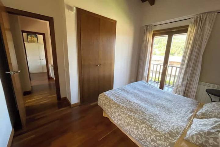 House in the middle of nature surrounded by mountains in Riu de Cerdanya, Catalan Pyrenees