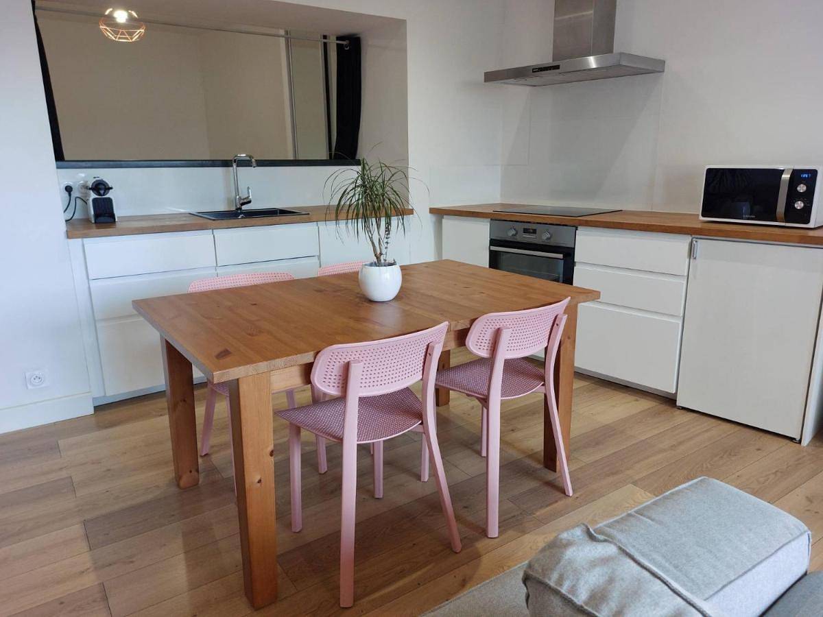 Appartement entier, Apartment with Terrace in Rodez, Aveyron