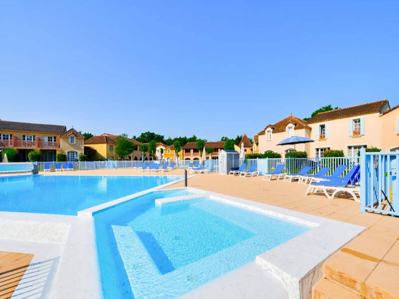 Entire apartment, Apartment in Monflanquin by the Lake in Monflanquin, Villeneuve-sur-Lot region