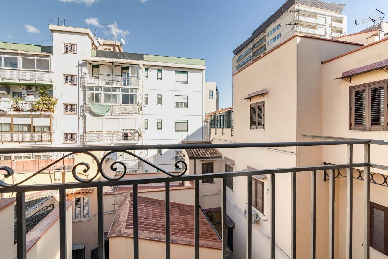 Appartement entier, Roomy Apartment between the Port and Politeama in Palerme, Province de Palerme