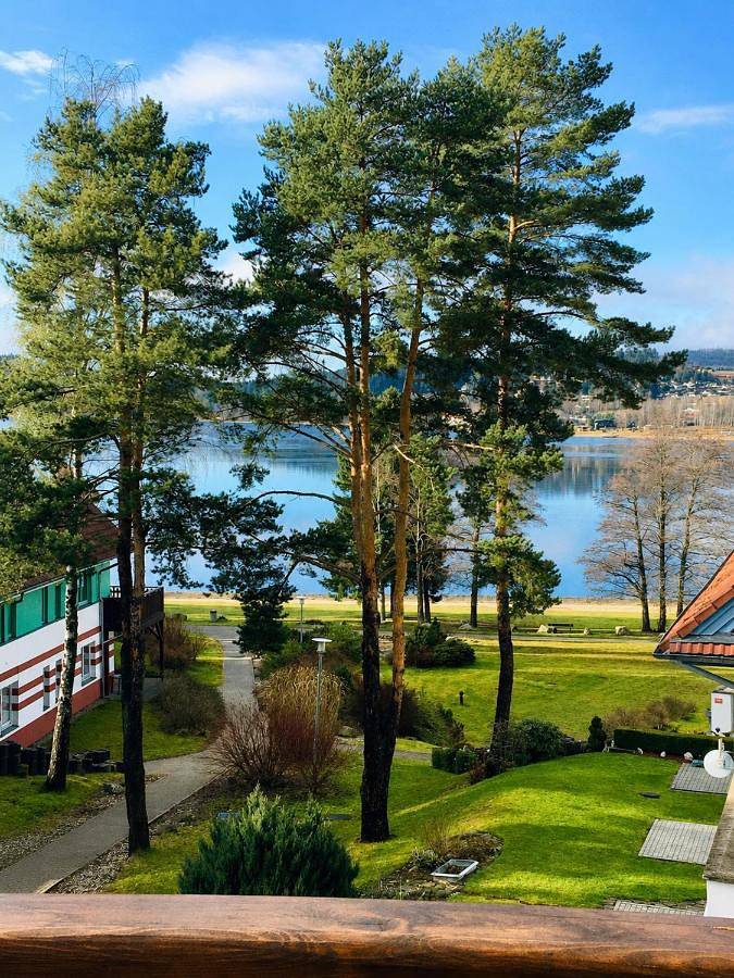 Ferienwohnung für 4 Personen, mit Balkon und Terrasse sowie Garten und Seeblick