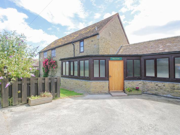 Cottage for 8 people, with Garden and Pool in Shropshire