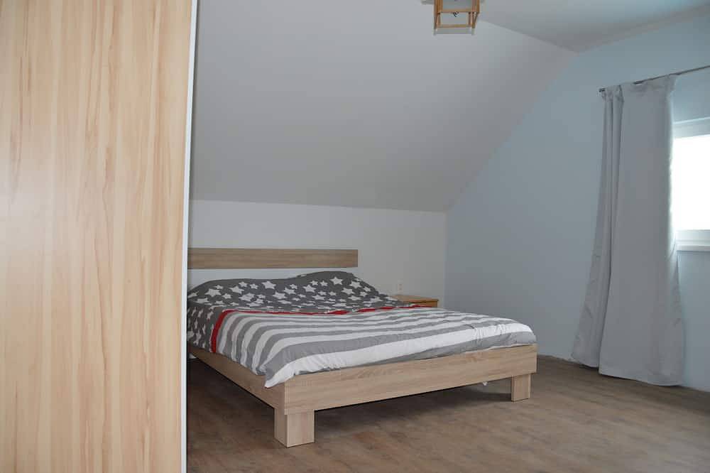 Deluxe villa, large pool, wifi, sauna, jacuzzi, Bedrooms with air conditioning in Nemesbük, Balaton Region
