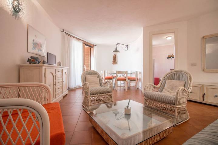 Apartamento entero, Apartamento de vacaciones para 5 personas con balcón/terraza in Carla Granu, Arzachena