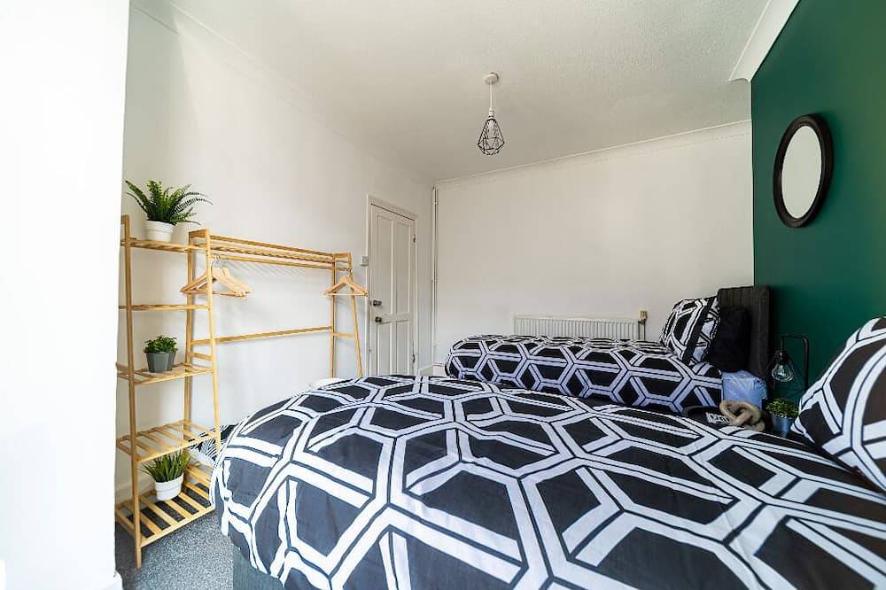 Castle View Haven-Quirky and Cosy 5 Bedroom in Strood/Rochester with Castle view in Rochester, Kent Downs
