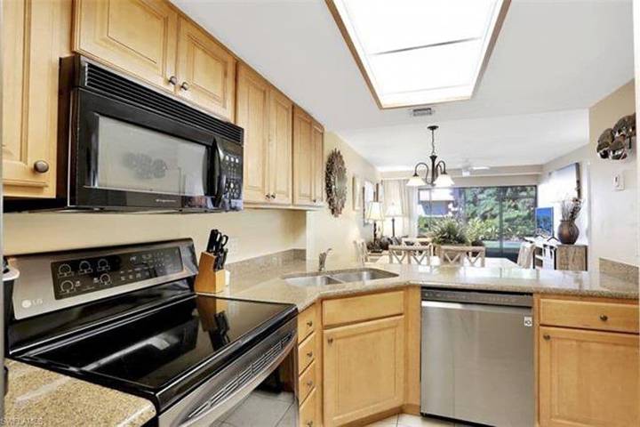 Hotel for 4 people, with hot tub and pool in Naples (FL)