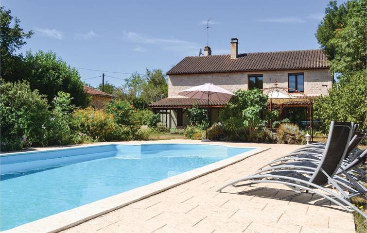 220 sq ft Apt with Pool & Parking in Flaujac-Poujols in Flaujac-Poujols, Quercy