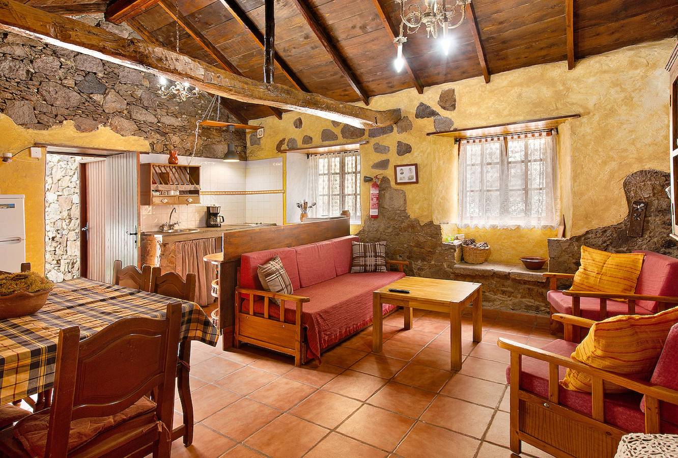 House Sleeps6-Parking-Garden-Pool in summer-Pet in Tejeda, North Gran Canaria
