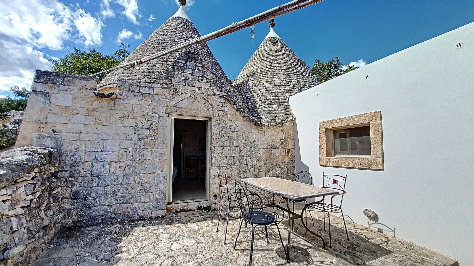 Charmantes Trulli-Anwesen mit Pool in Cisternino, Salento