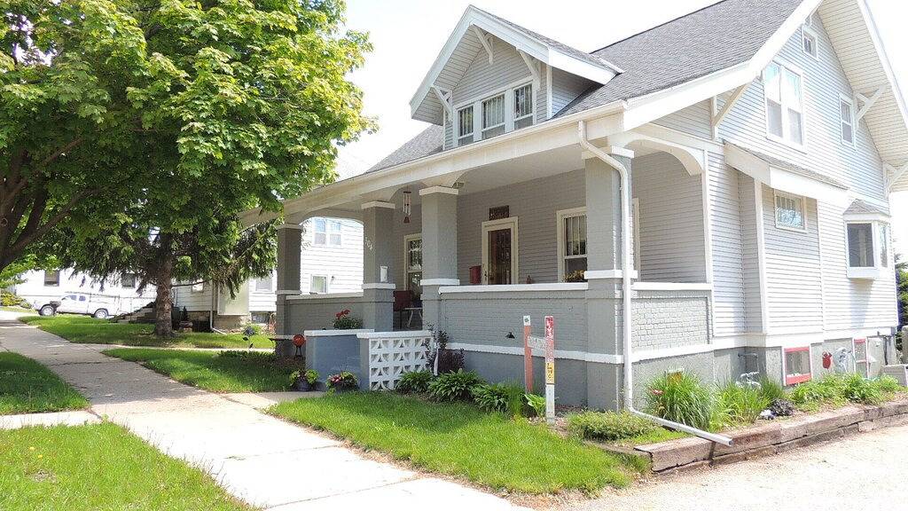 Ort! Ort! Ort! 5 Schlafzimmer Haus 1 Block von der Innenstadt von Decorah in Decorah, Winneshiek County