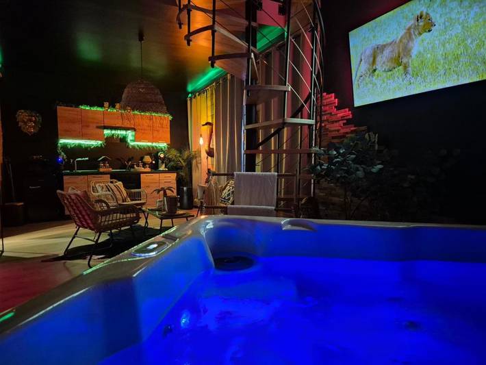 Gîte pour 2 personnes, avec Jacuzzi à Solesmes