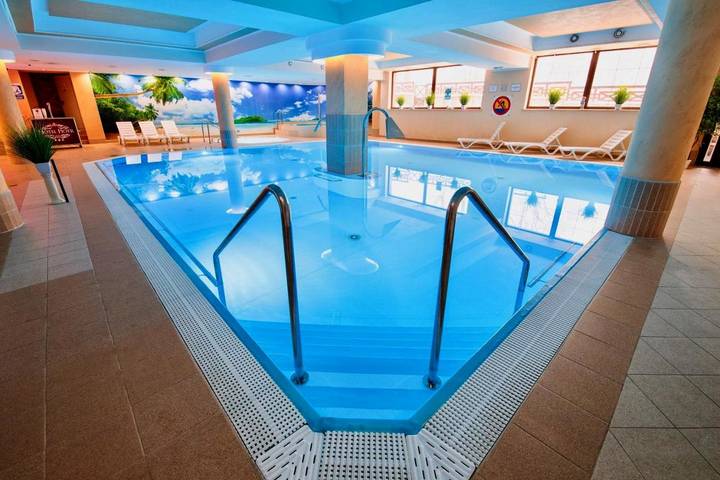 Hotel dla 3 osób, z Taras i Jacuzzi oraz Basen dla dzieci i Basen w Boguszów-Gorce