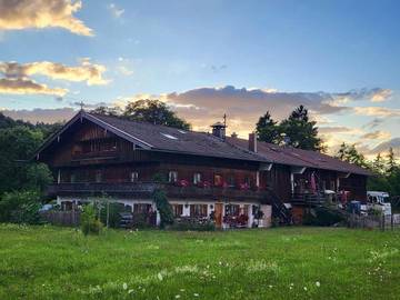 Gîte pour 6 personnes, avec vue et jardin, adapté aux familles à Irschenberg