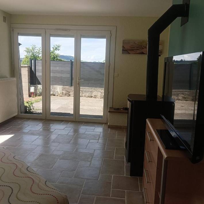 Gîte pour 4 personnes, avec Terrasse ainsi que Jardin et Vue à Thizy-les-Bourgs - 4