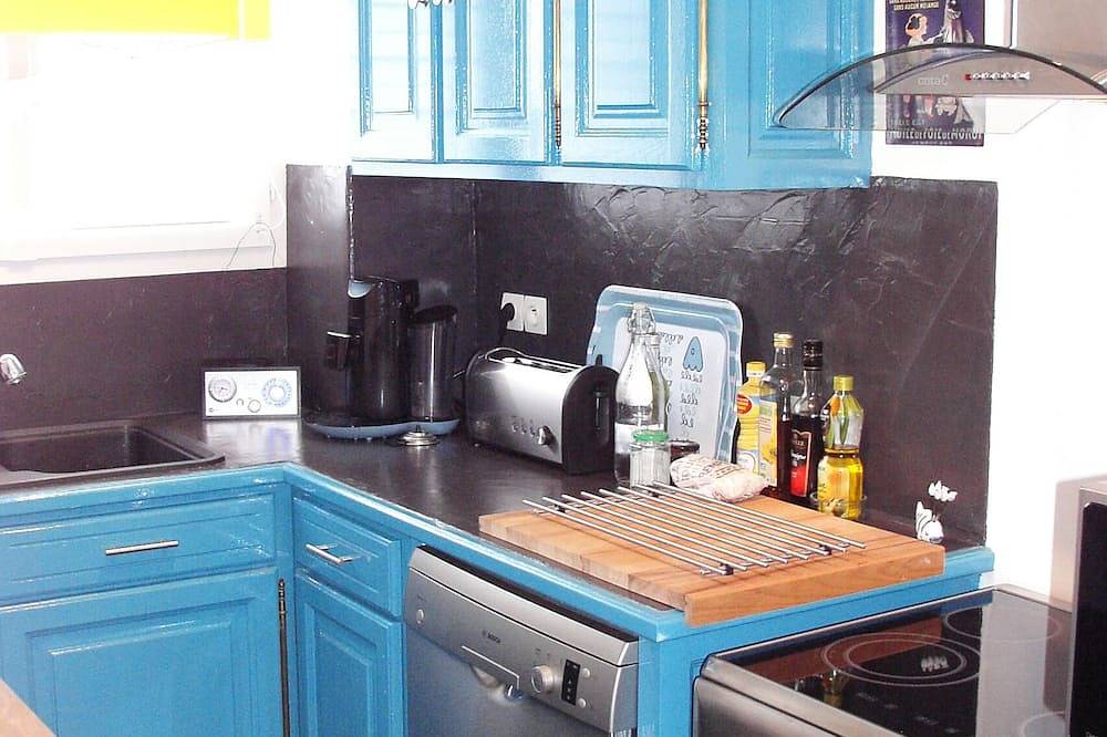 Entire apartment, Apartment 40 m2, very comfortable, south facing, Le Tréport, full center and beach in Le Tréport, Dieppe region