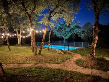 Chambre d’hôte pour 4 personnes, avec piscine ainsi que jardin et jacuzzi à Montvalent