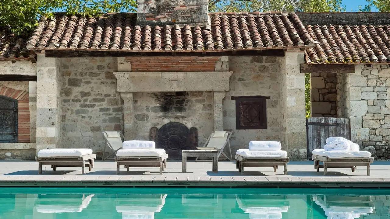 Château pour 24 personnes avec terrasse in Saint-Caprais-de-Lerm, Quercy
