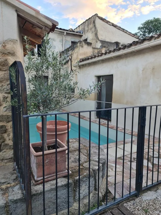 Casa de huéspuedes para 5 personas, con jardín además de vistas y piscina, Se admiten mascotas - 1