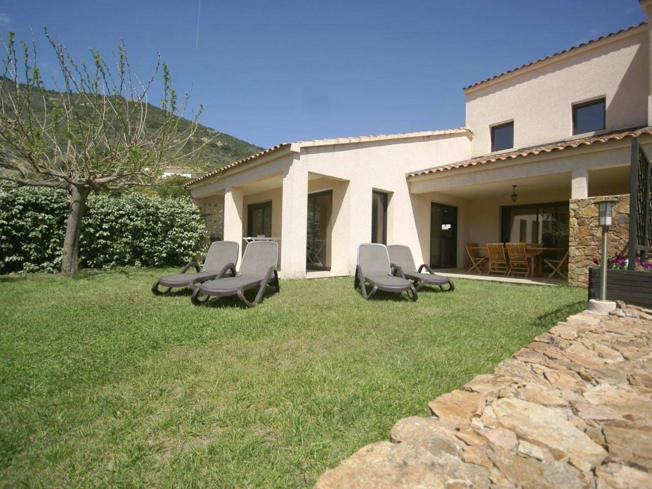 Modern Villa in Coggia with Balcony in Sagone, Vico