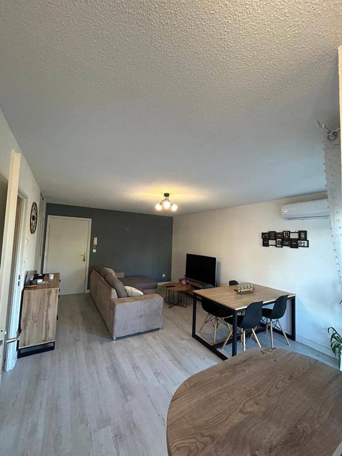 Appartement entier, T2 cosy, calme et 2 Parking privé avec Piscine in Aucamville, Toulouse et ses environs
