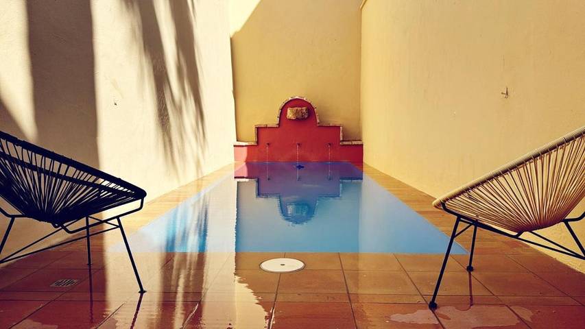 Alojamiento y desayuno para 4 personas, con terraza además de jardín y piscina - 1