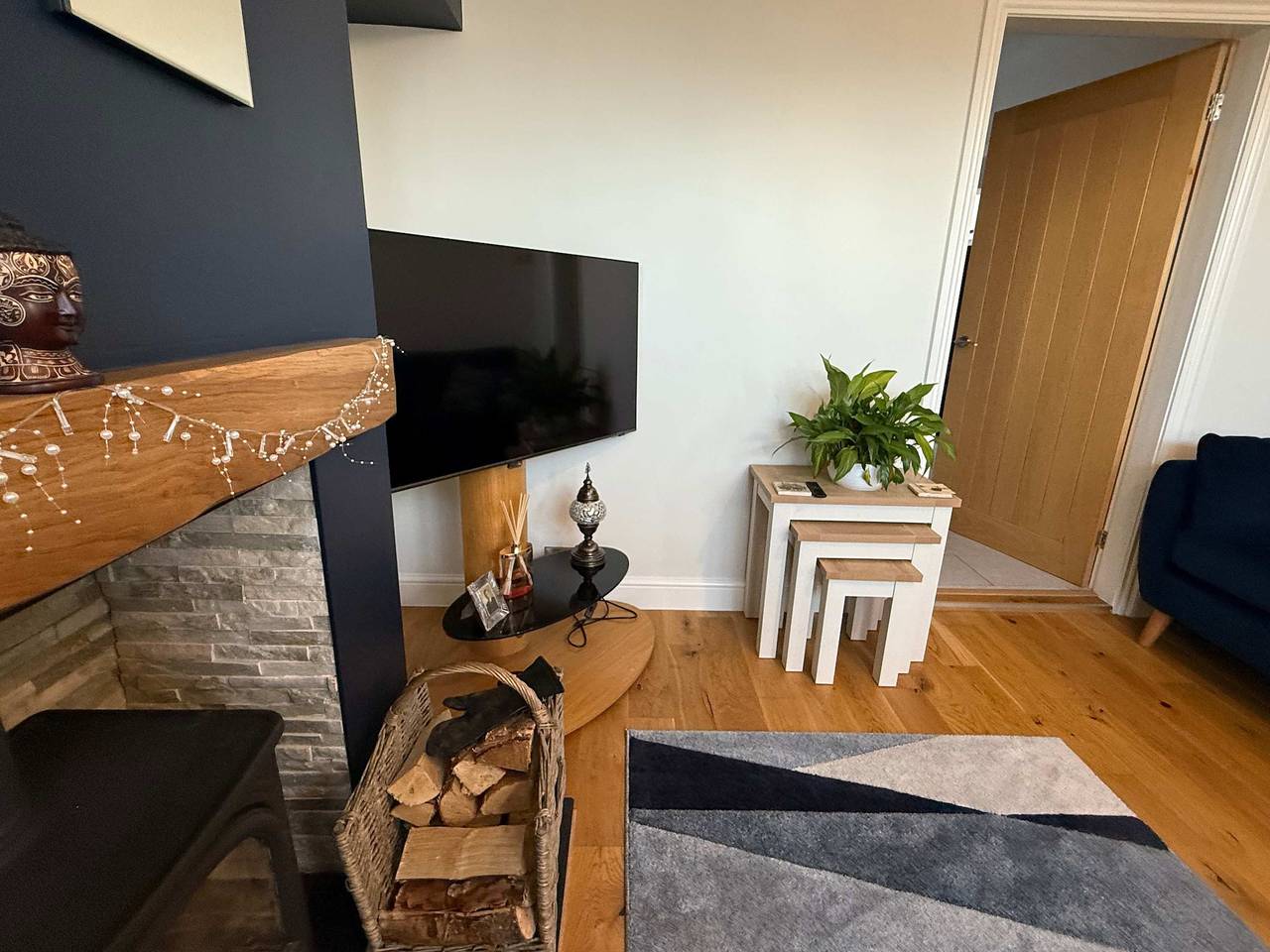 2-Bed Home with Parking, Near Bhx, Nec & Jlr in Solihull, Birmingham Area