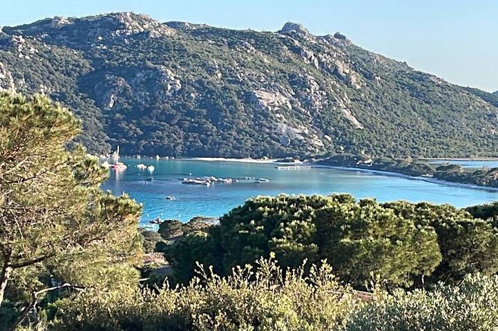 Maison de vacances pour 4 personnes, avec terrasse ainsi que piscine et jardin dans Santa Giulia