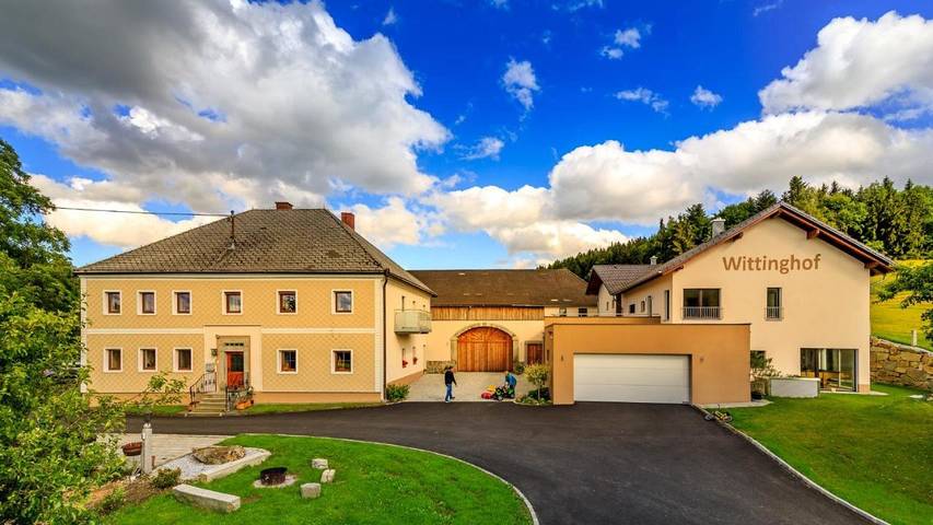 Ferienwohnung für 9 Personen, mit Whirlpool und Pool sowie Sauna und Garten