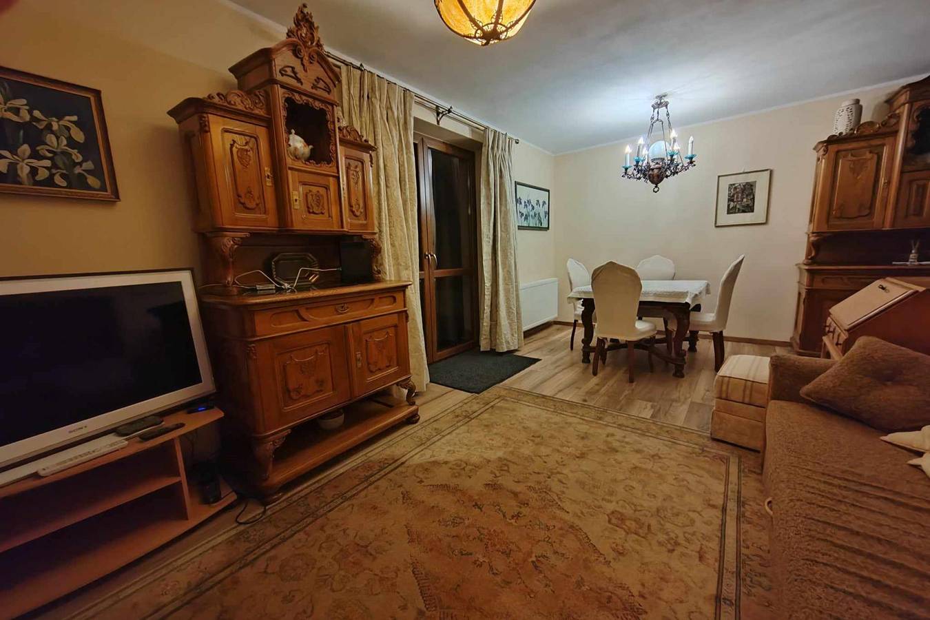 Ganze Ferienwohnung, 1Bed Apartment - Sleeps 4 - Terrace, Parking, Pets in Karpatenvorland