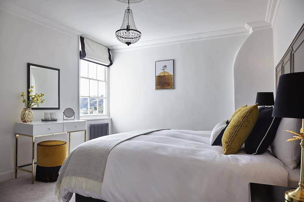 Lorna House: Stunning 16th Century Townhouse. in Totnes, Devon