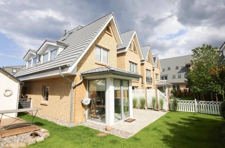 Ferienhaus mit Meerblick für 6 Personen, mit Balkon und Sauna sowie Garten in Timmendorfer Strand